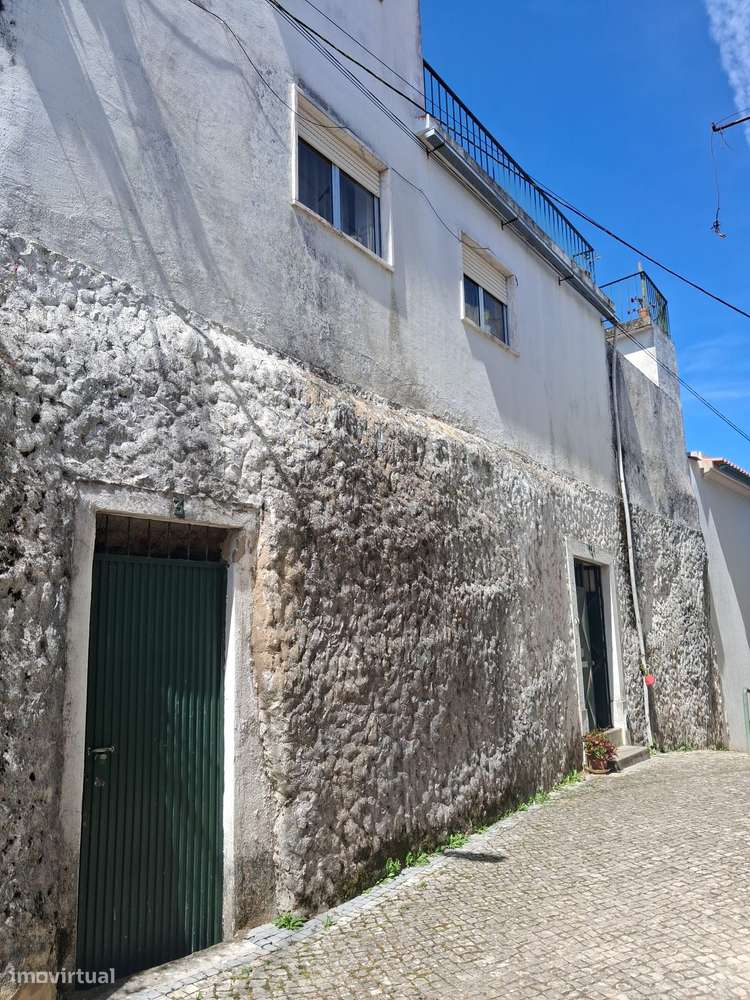 Moradia T2 com terraço e cave em Torres Novas-7