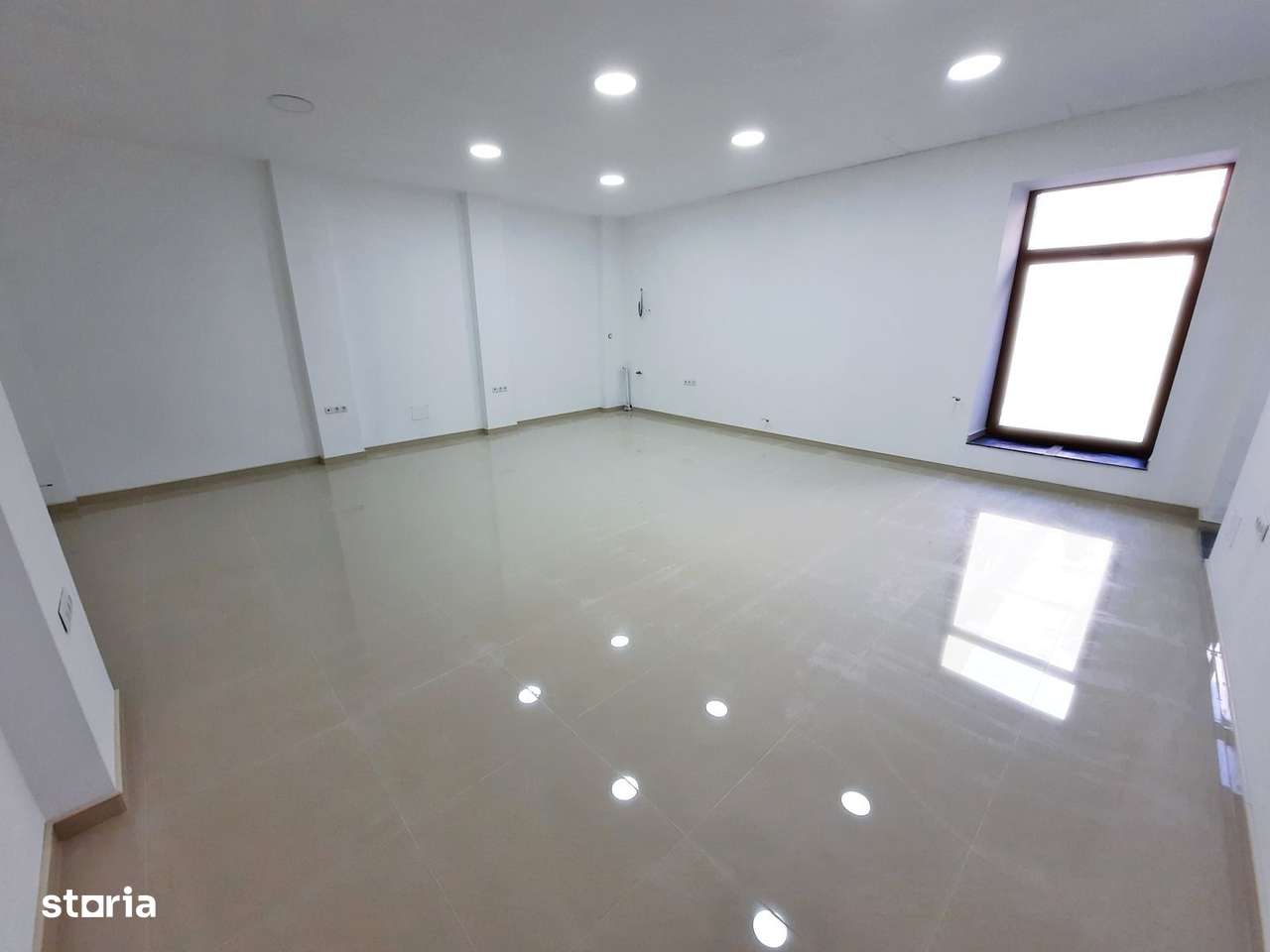 Spatiu comercial finisat, in vila din zona Pietei Unirii, ultracentral - Imagine principală: 1/8