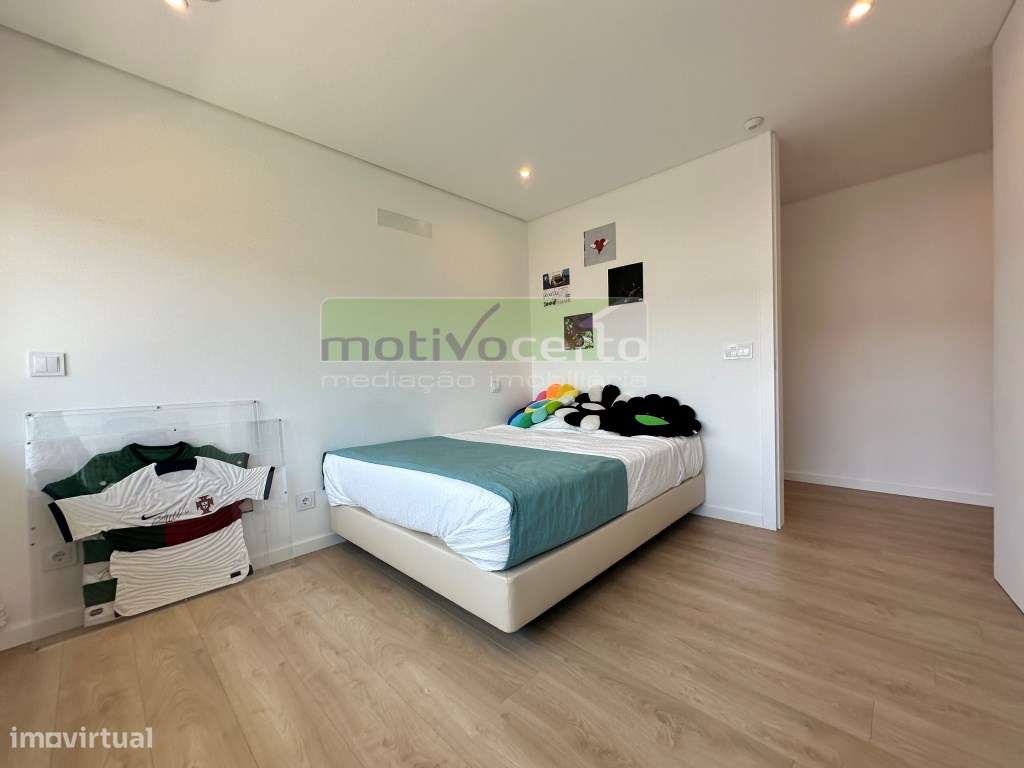 Moradia Isolada T6+1 com Piscina e Vista Única para a Serra de Sint...-16