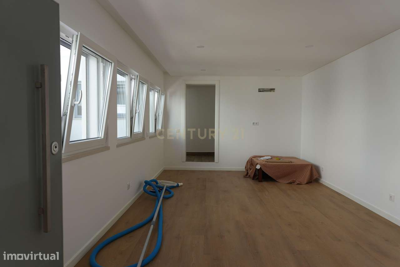 Luxuosa Moradia Nova na Costa da Caparica, Almada-16