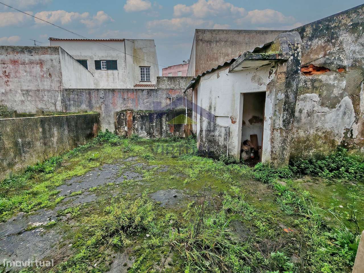 Moradia V4 com Quintal e Sõtão - Centro Bombarral-17