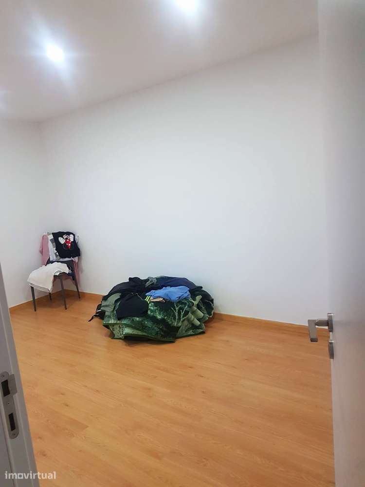 Moderno Apartamento c/ boa área , varanda e arrecadação-6