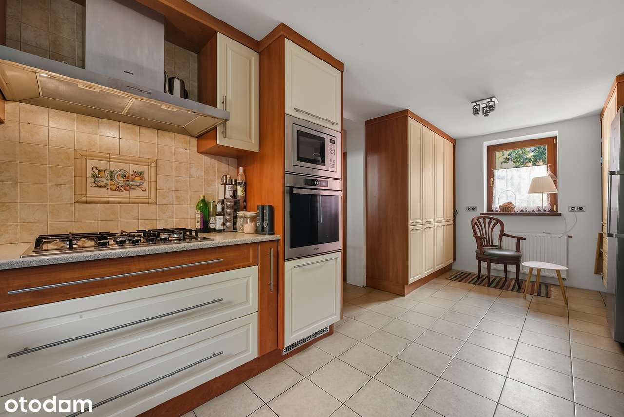 Klimatyczny dom z dużą działką w Złotokłosie-9