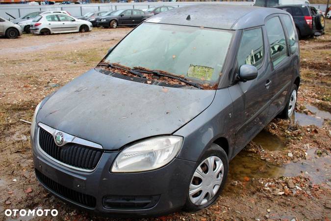 Skoda Roomster 5J 2007 1.4TDI BNV (MASKA, ZDERZAK, LAMPA, BŁOTNIK, DRZWI, KLAPA, SZYBA, FOTEL) - 2