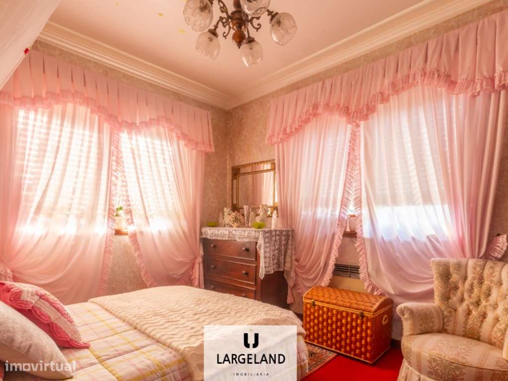 Moradia isolada T4 em Arrifana-9