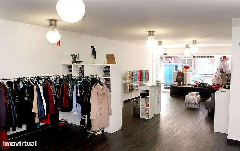 Atelier de Costura em pleno funcionamento - TRESPASSE - Grande imagem: 4/6