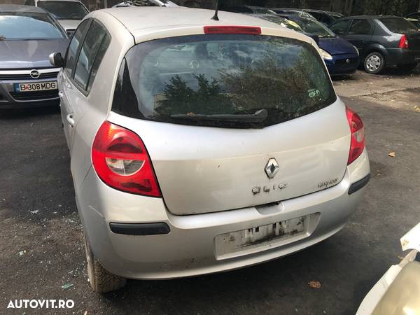 Dezmembrez Renault Clio 3 2007 benzina gri argintiu - 3