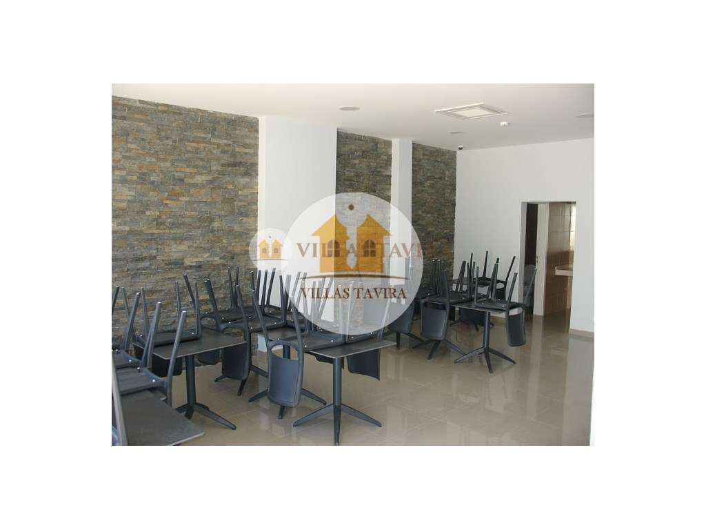 Prédio com 2 andares - Restaurante e 2 Apartamentos - Cabanas de Ta... - Grande imagem: 3/41