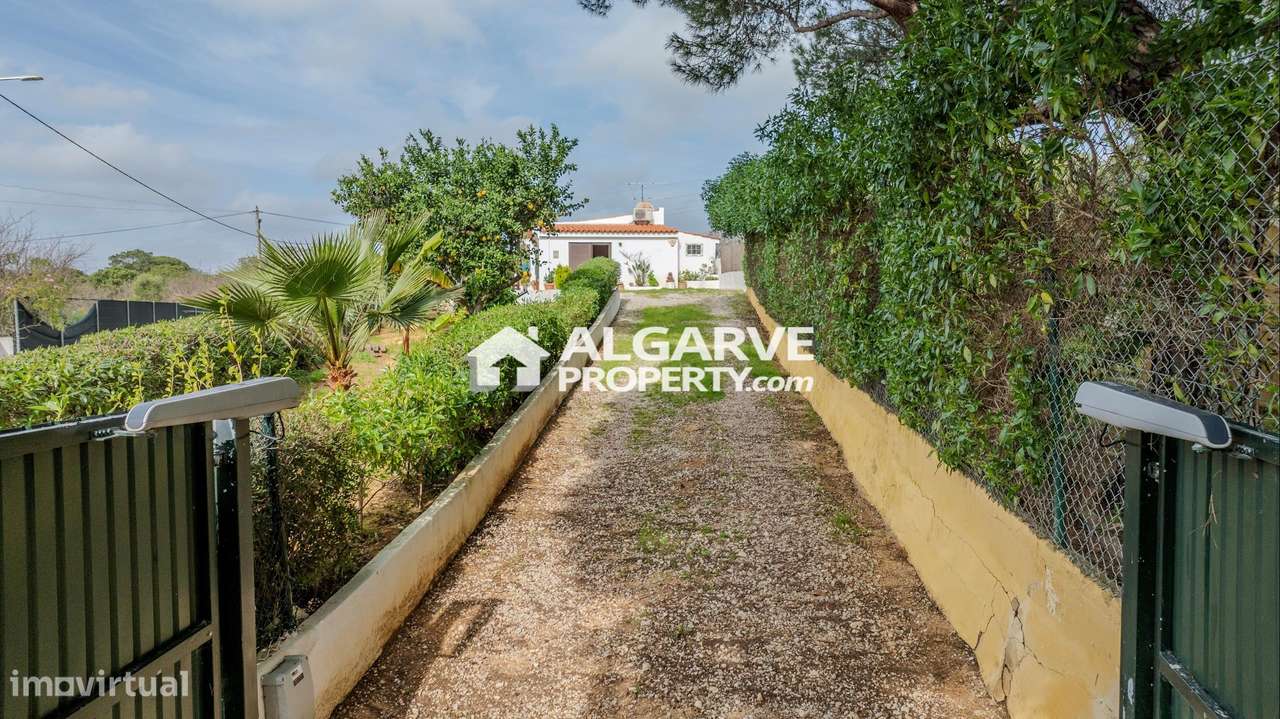 Moradia térrea em lote privado com três quartos perto golfe da Quinta - Grande imagem: 2/44