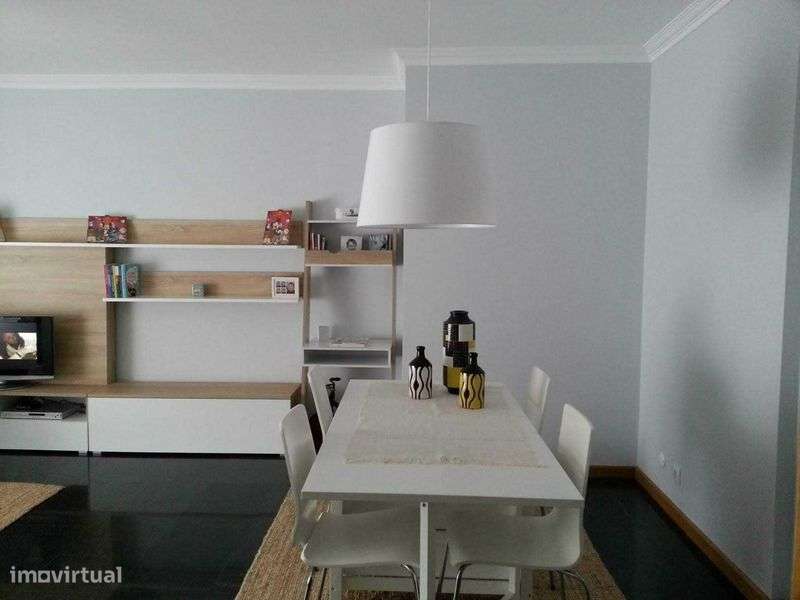 Um refúgio junto ao Mar. Excelente apartamento T2. Miramar - Grande imagem: 5/11