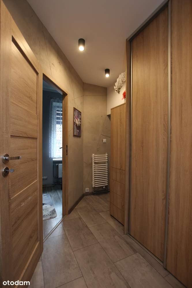 Mieszkanie i budynek po remoncie, parking dla mieszkańców.-13