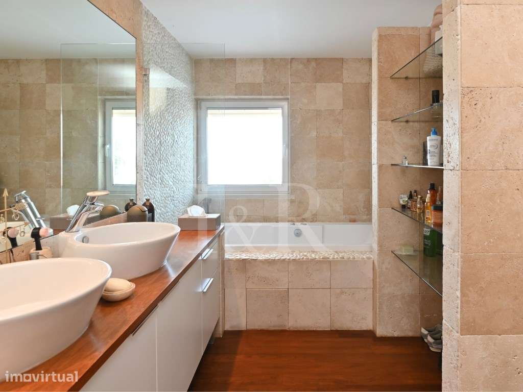 Moradia T6 com jardim, piscina e vista rio no Restelo, Lisboa-36