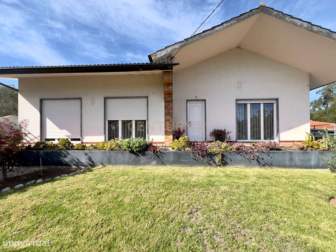 Moradia familiar e acolhedora com Jardim e Anexos - tipo T3, situada e - Grande imagem: 4/45