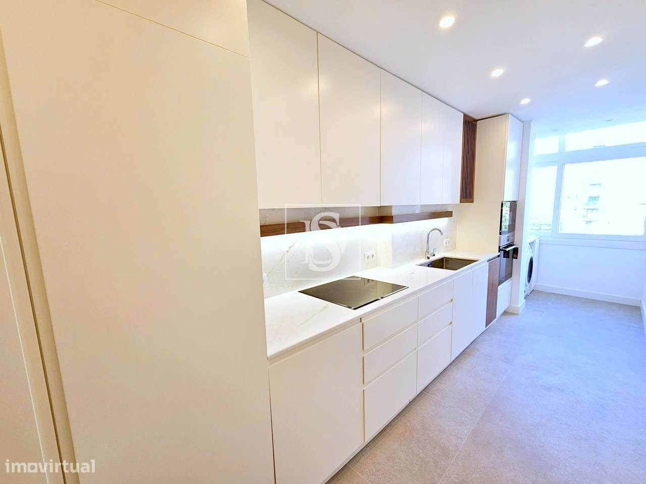 Apartamento T3 Renovado em Campo Pequeno - Grande imagem: 4/19