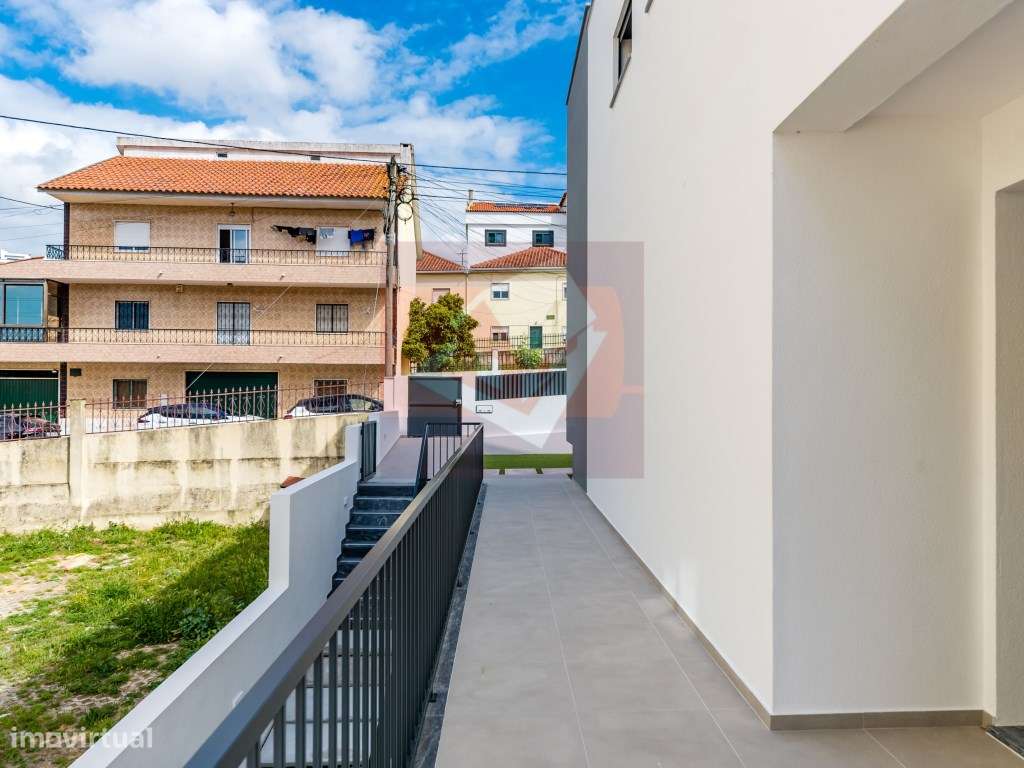 Moradia V5 nova no Bairro do Trigache em Famões-45