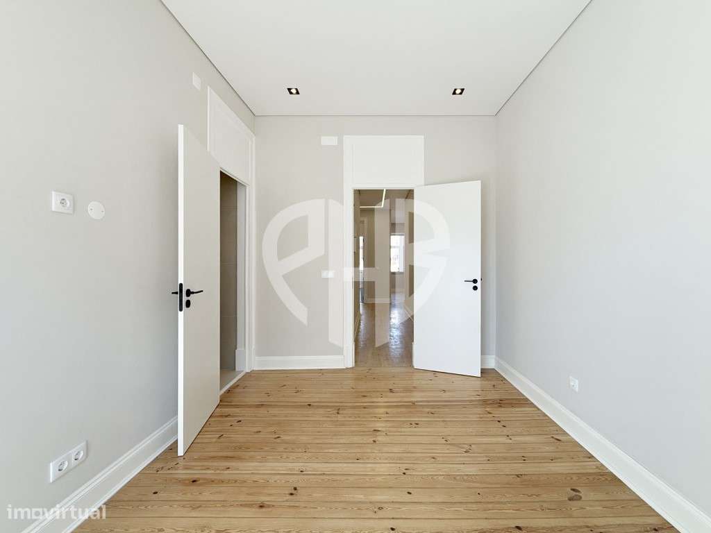 Apartamento T3 // Totalmente Renovado - Av. Almirante Reis-30