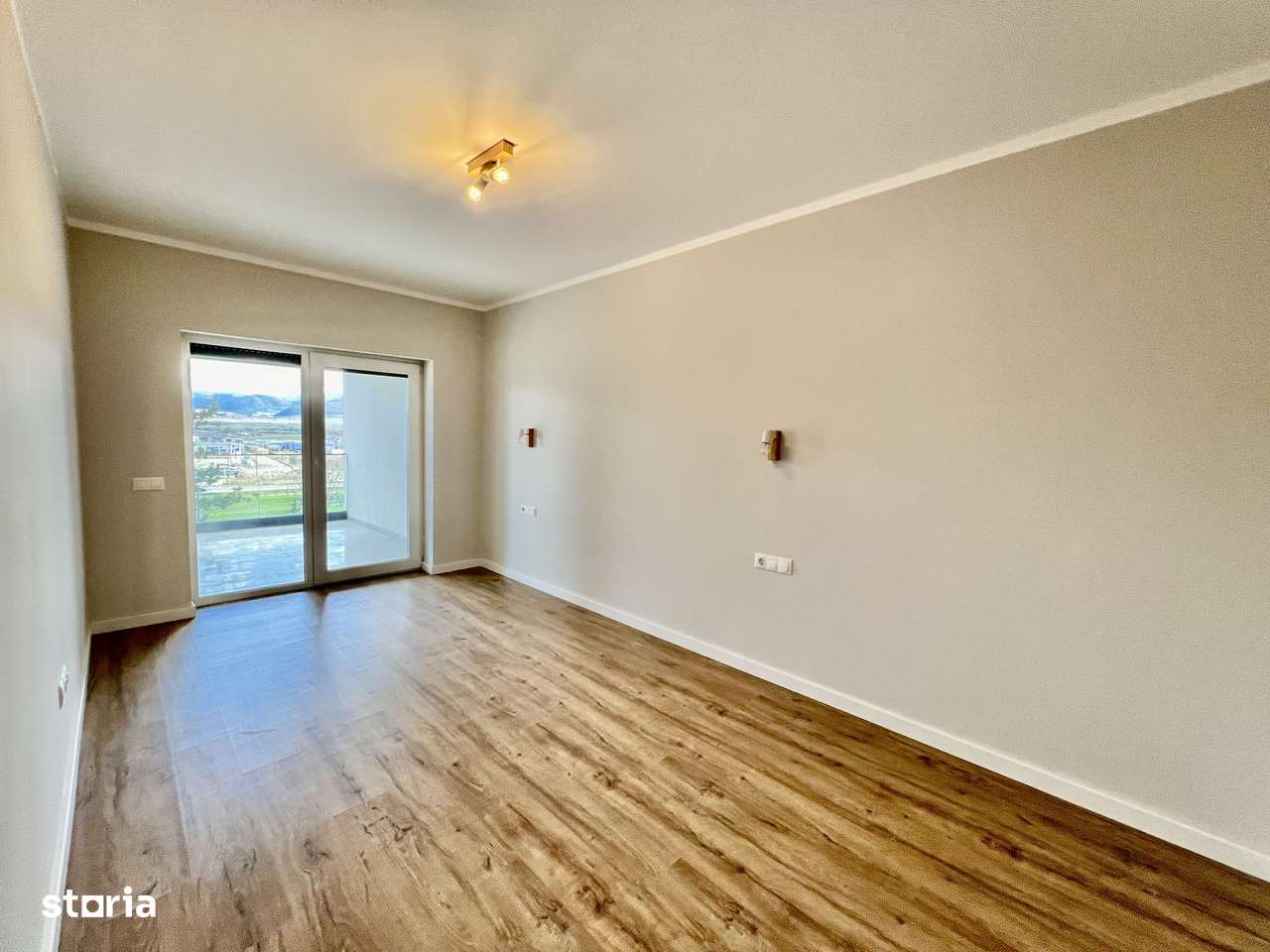 Apartament 3 camere - Finisat la cheie, ansamblu nou - Imagine principală: 4/9