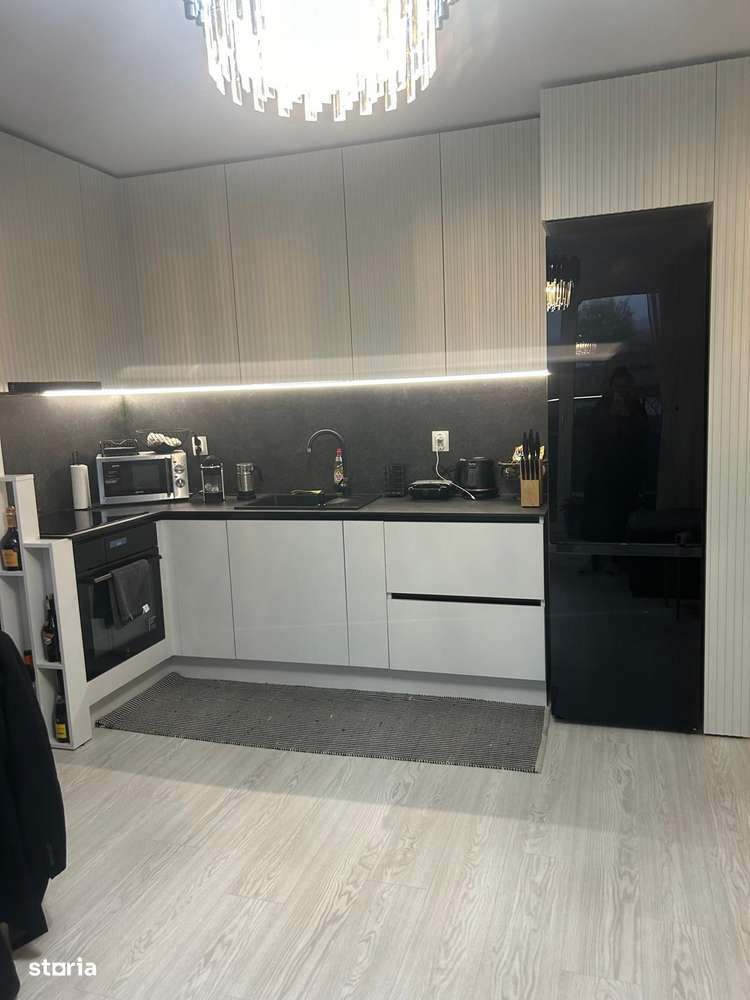 Vand apartament 2 camere ultrafinisat cu terasa si curte - Imagine principală: 5/11