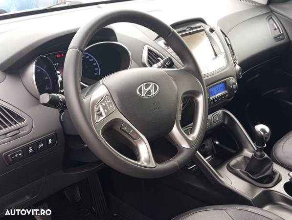 Hyundai ix35 2.0 CRDi 4WD Premium - 2