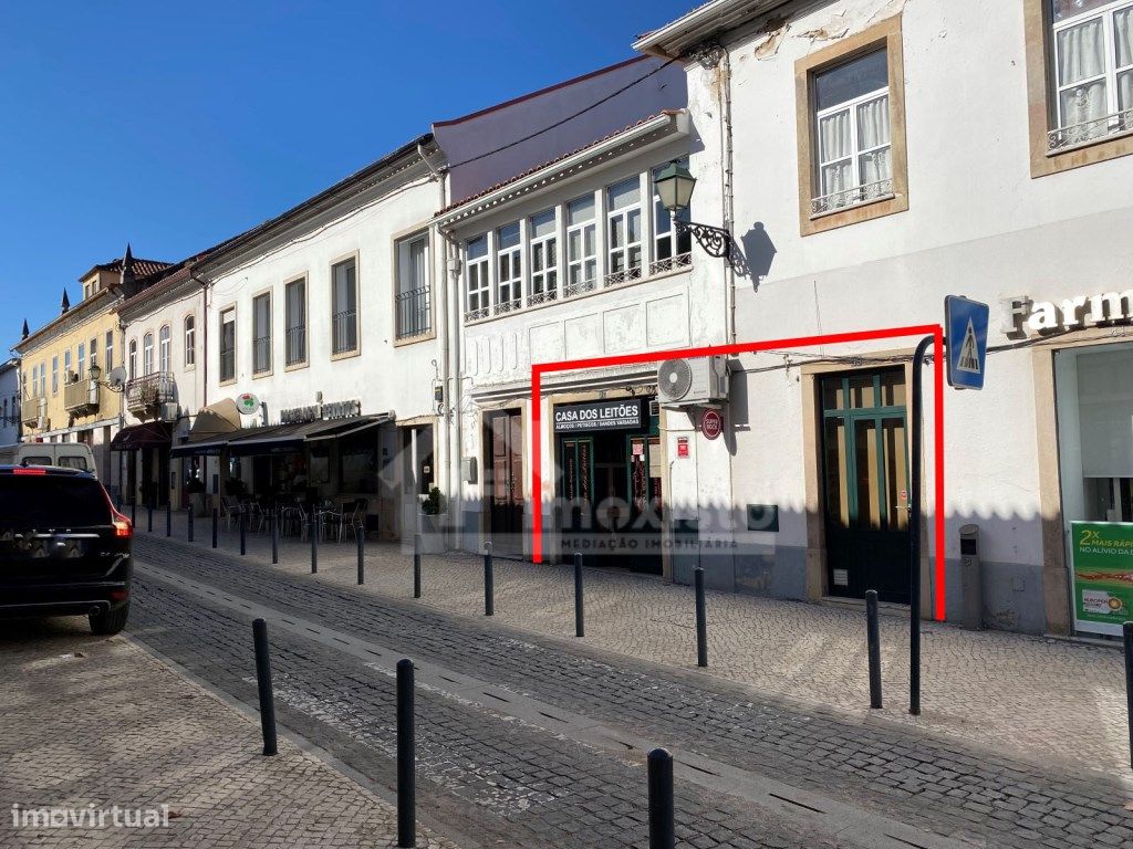 Espaço comercial no Centro da Vila para trespasse em Figu...