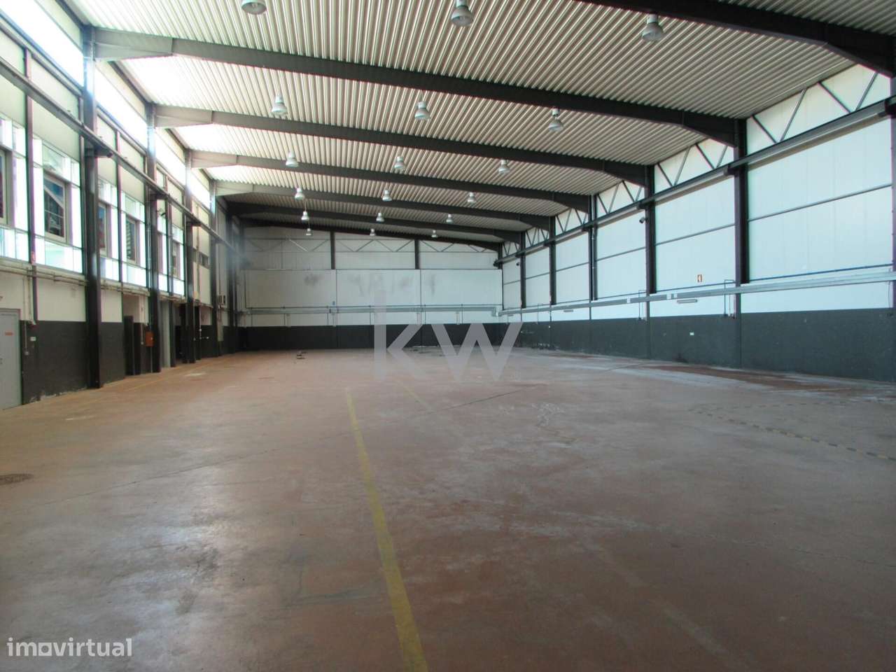 Armazém com gabinetes em Parque Empresarial a 10 minutos de Fátima - Grande imagem: 4/18
