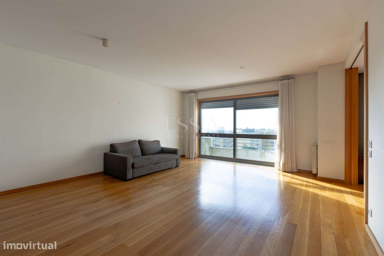 Apartamento T3+1 com Varanda e Vistas Desafogadas em Ramalde - Grande imagem: 5/35