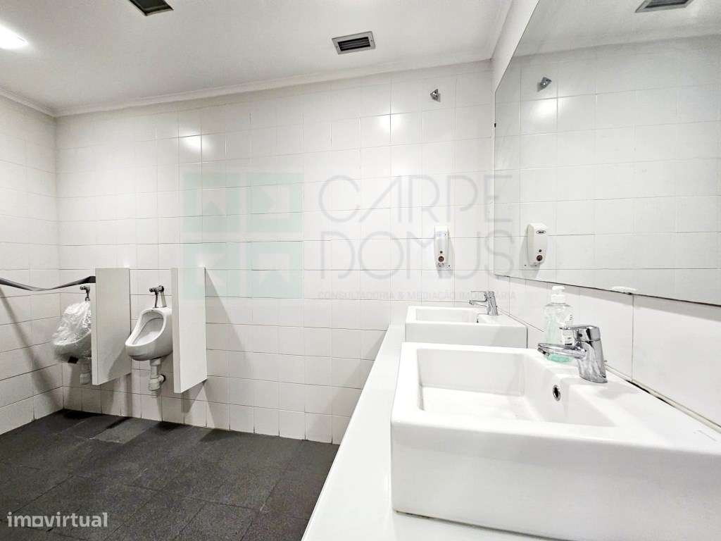 Espaçoso e funcional escritório com 600m2, em Carnaxide, Oeiras-43