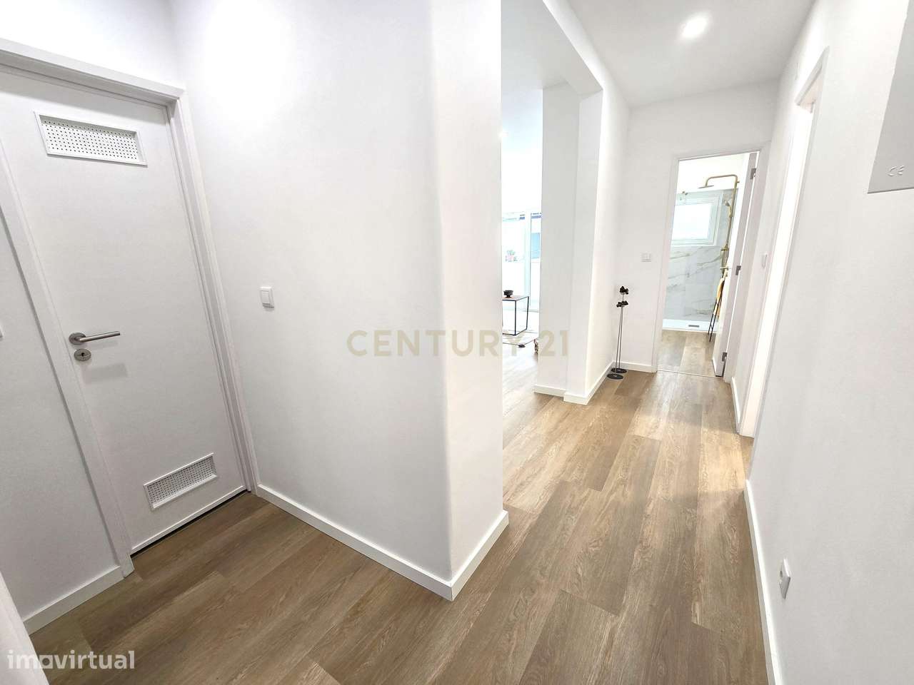 Apartamento T2 Totalmente Remodelado em Almada, Cova da Piedade-16