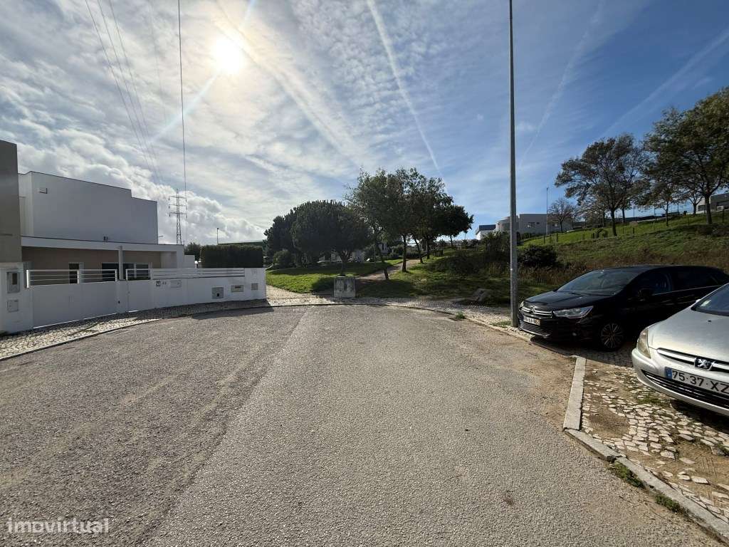 Lote Terreno para Construção de 2 Moradias em Banda - Grande imagem: 2/8