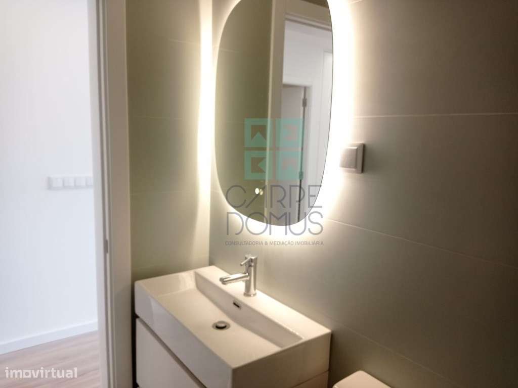 Apartamento T3, totalmente renovado, c/ varandas, na Avenida do Uru...-24