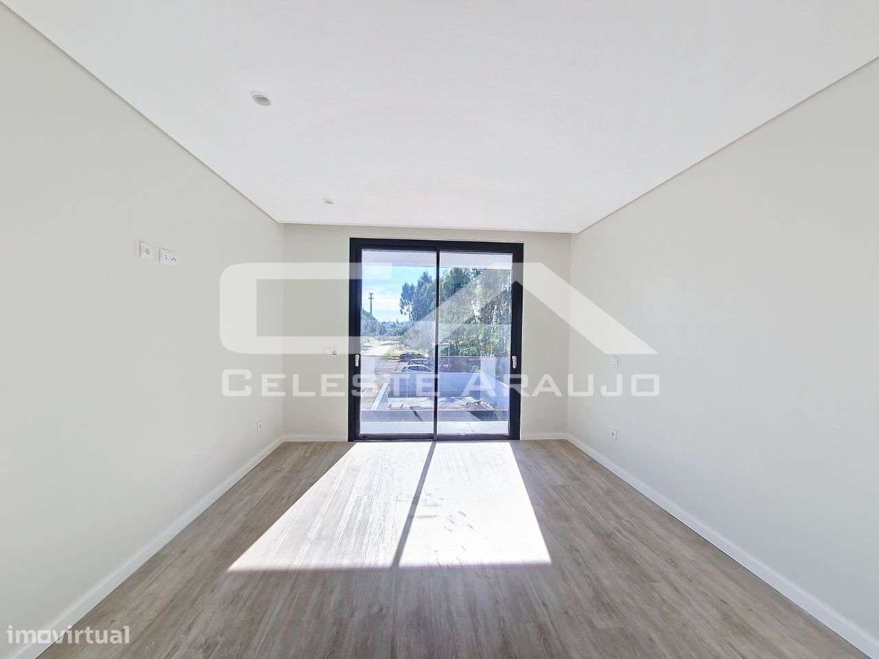 Moradia T3+1 Nova em Espinho-32