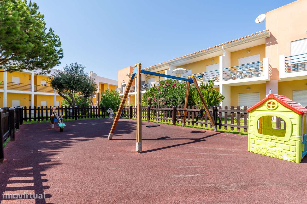 Apartamento T2 com Piscina e Garagem – a 5 minutos da Praia da Galé-20