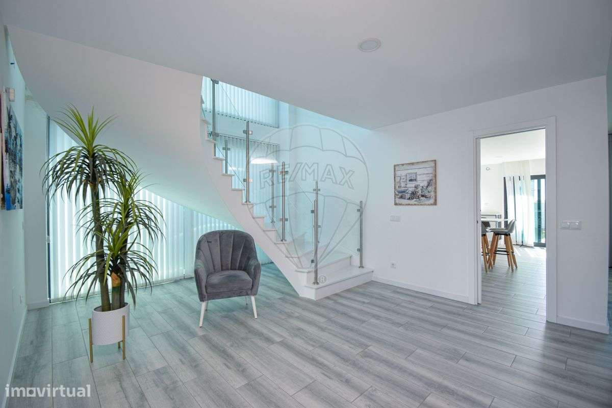 Moradia T5 para venda-6