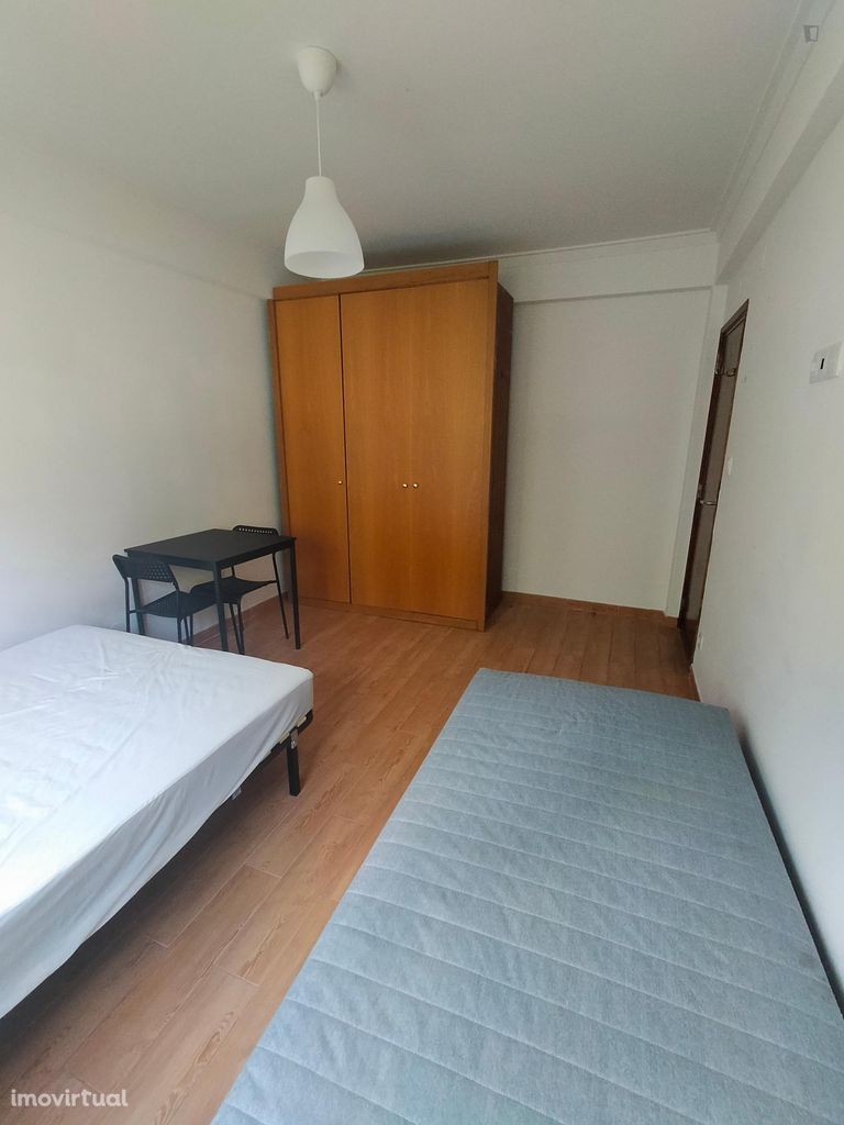 525222 - Silencioso quarto com cama casal mais cama individual em...