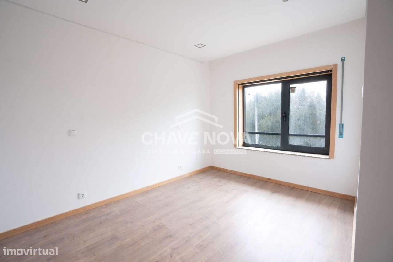 Moradia T3+1 situada em Laborim junto a A1 e Avenida da República! - Grande imagem: 3/25