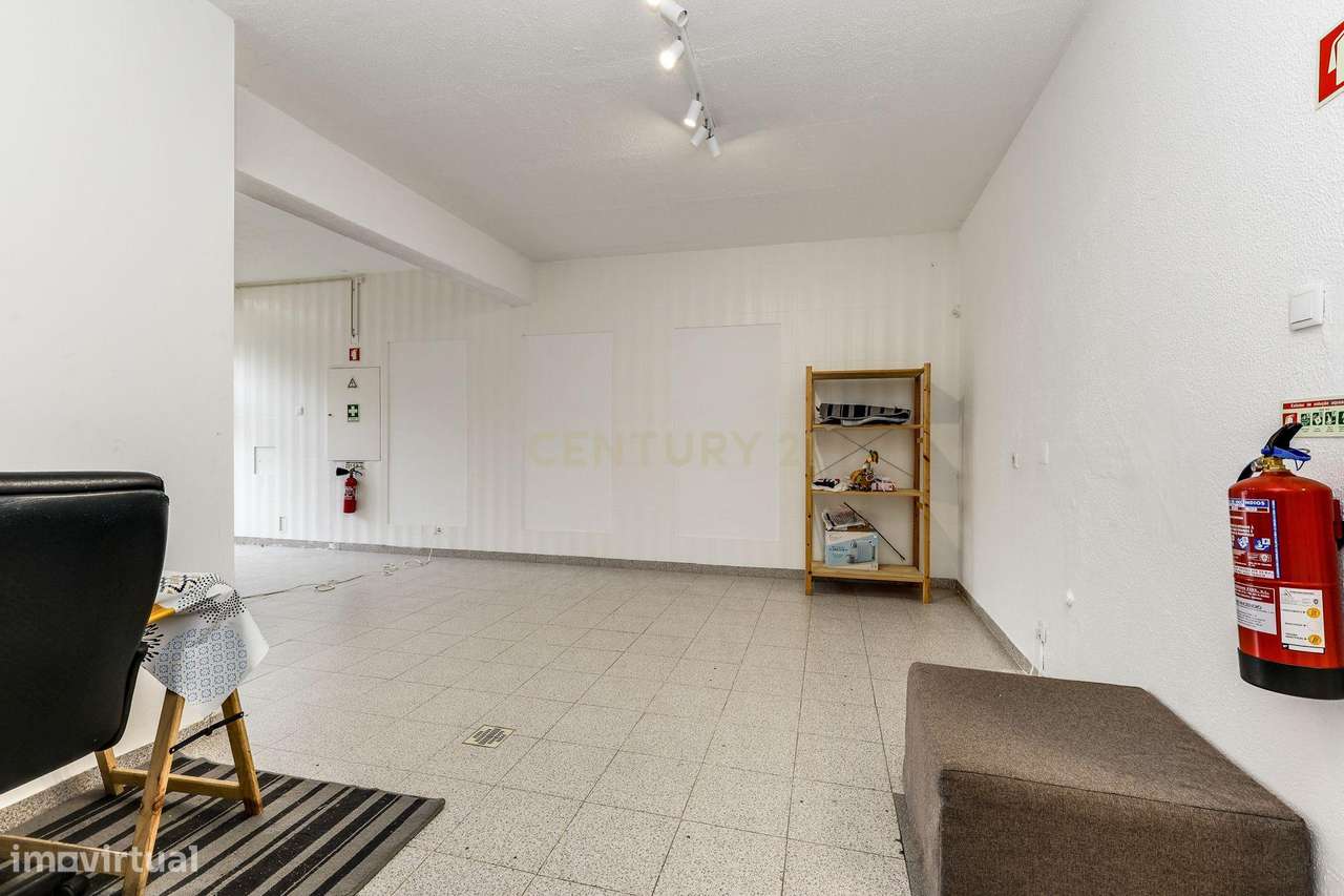 LOJA COMERCIAL PARA ARRENDAMENTO, JUNTO AO CEMITÉRIO DE BENFICA - Grande imagem: 5/15