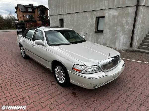 Lincoln Town Car - 7