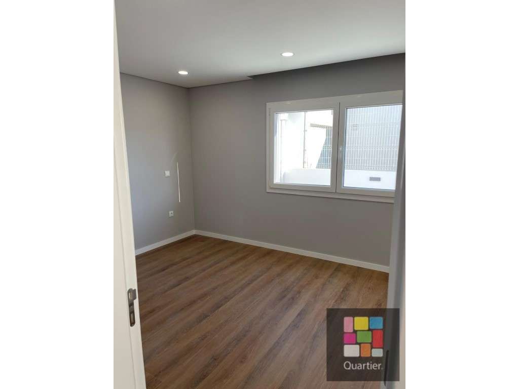 Moradia T4 em Azeitão - Conforto, Espaço e Qualidade de Vida!-5