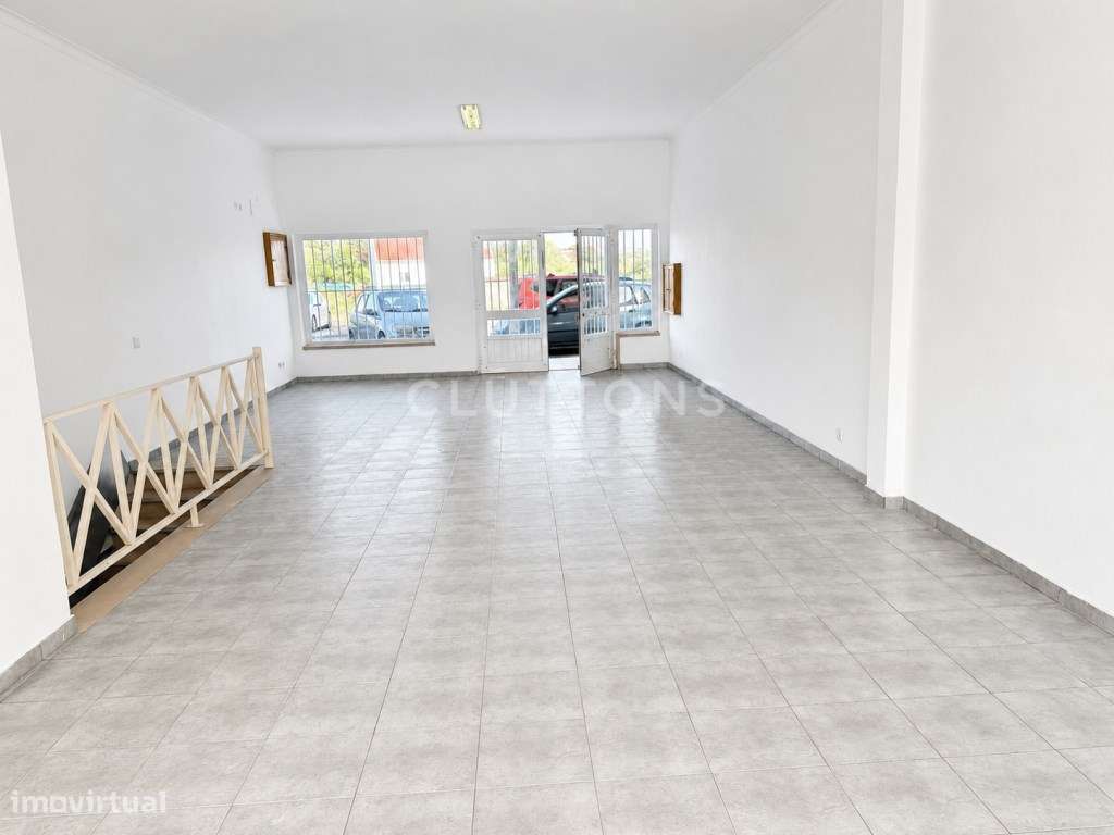 Loja/ Espaço comercial com potencial de transformação em T1 junto a...-6