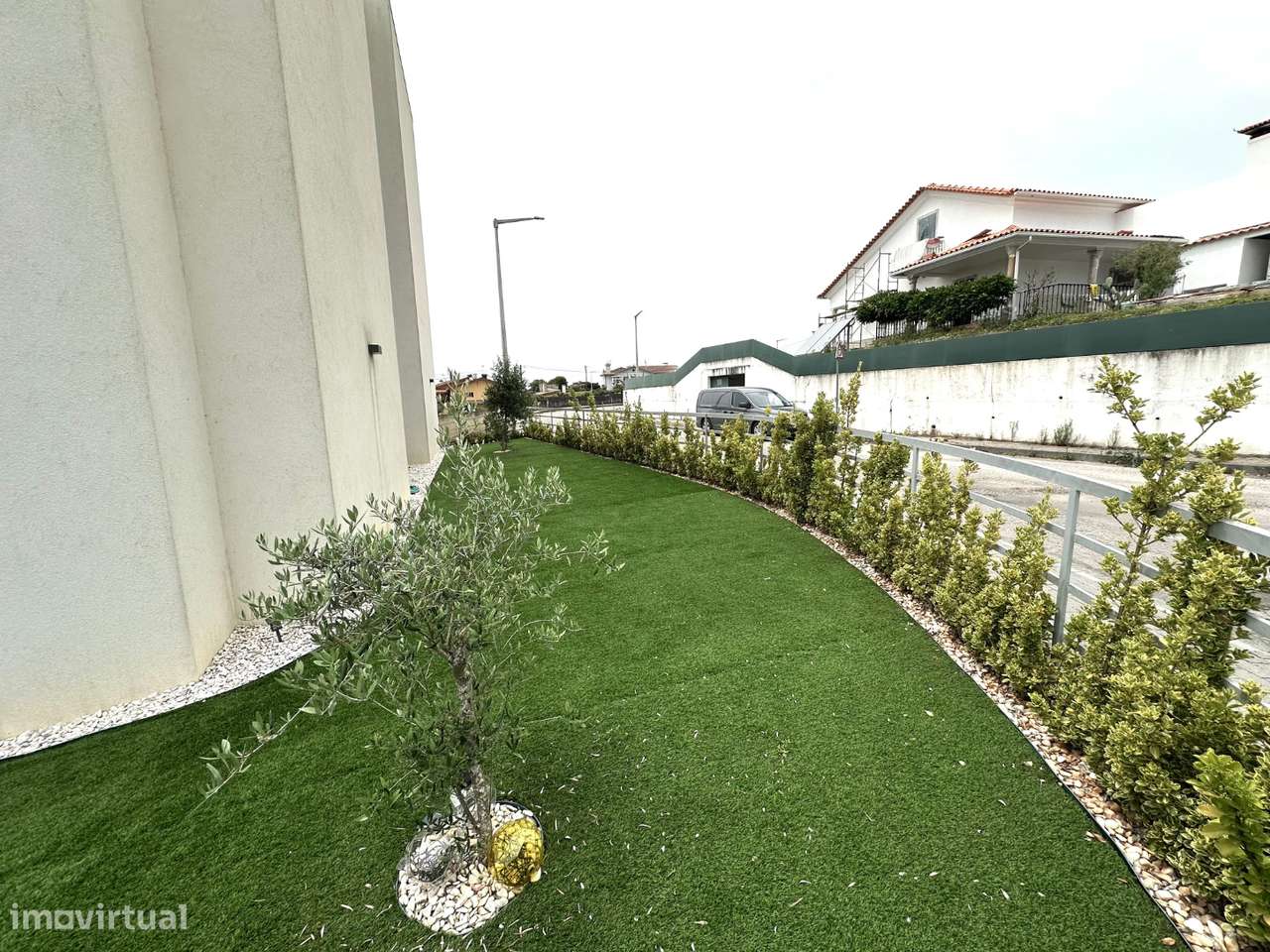 Apartamento T3 com garagem fechada, logradouro e jardim-4