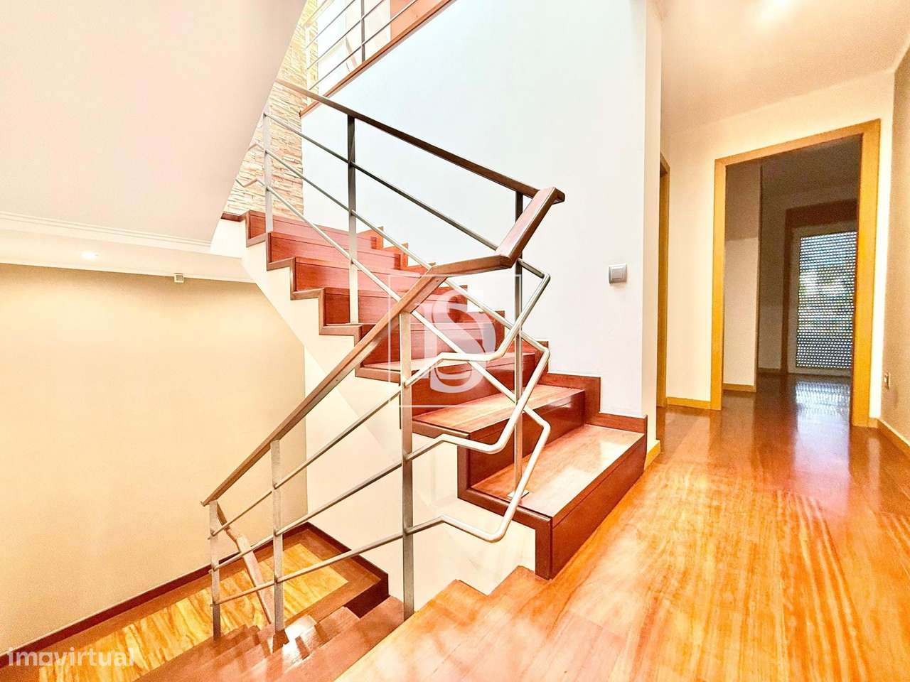 Moradia T4 de Luxo em Valongo com Jardim, Domótica e Acabamentos de Al-15