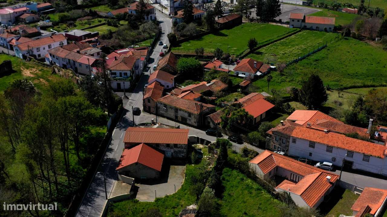 Moradia Histórica com Elevado Potencial de Investimento ou Habitação-15