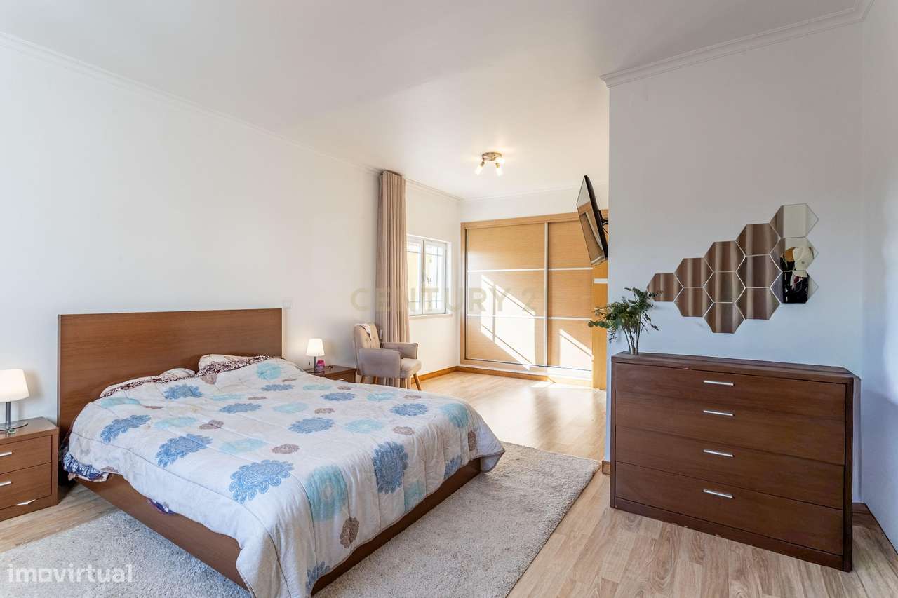 Moradia T4 remodelada na Quinta do Conde-9