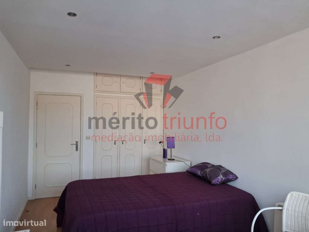 Oferta da Escritura e Registo- Ap. T1 com vista para a cidade - PORTO-8