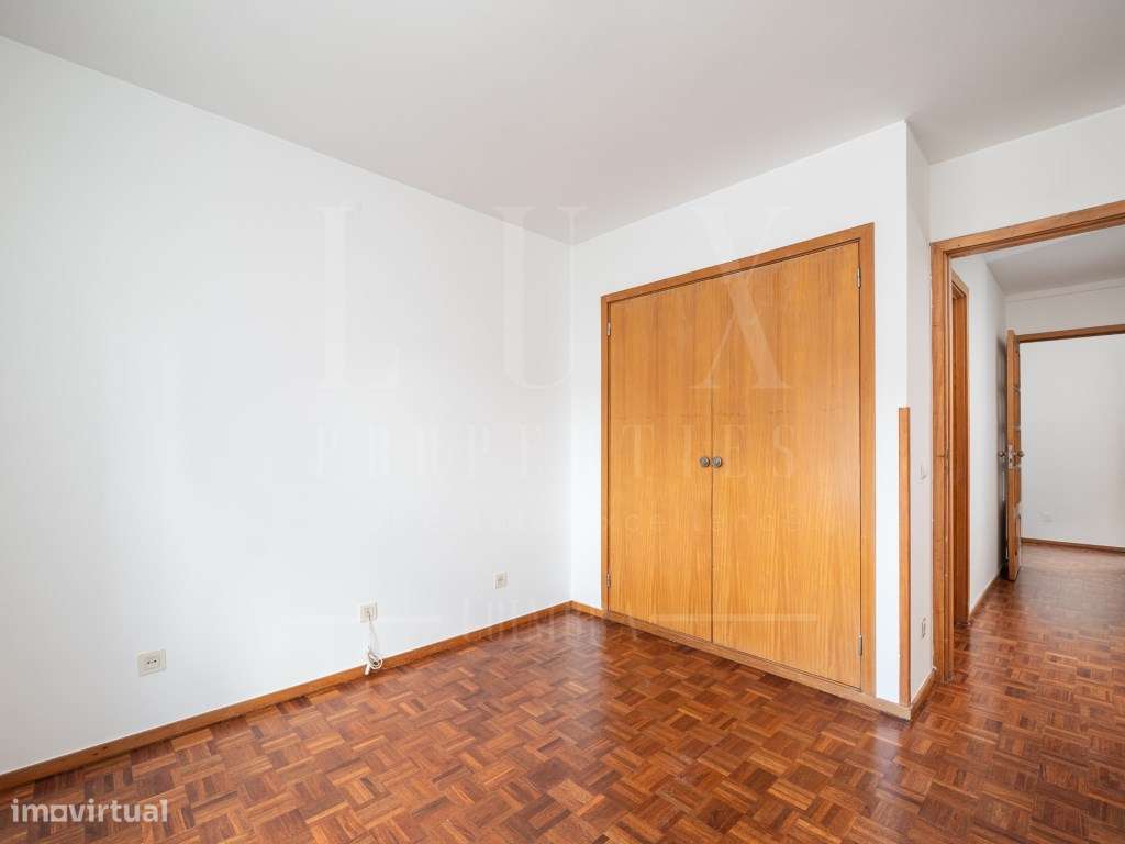 Apartamento T4 com Garagem | Rua Sanches da Gama, Coimbra-16