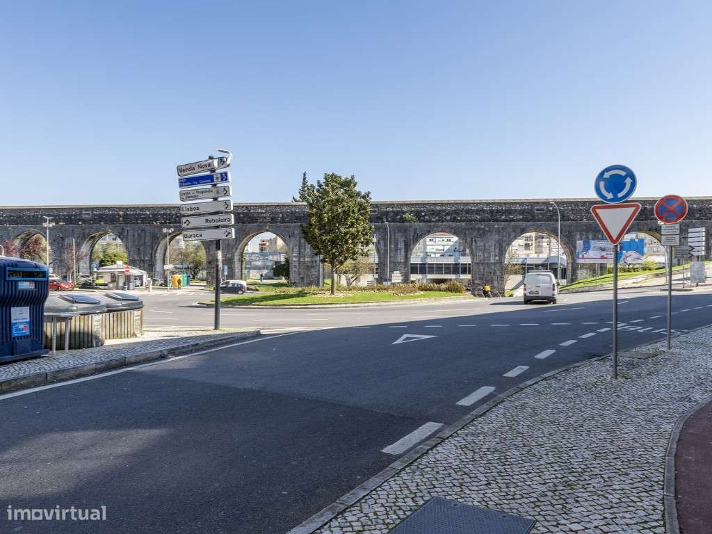 T2 Totalmente Remodelado na Damaia | Junto às Portas de Benfica-21