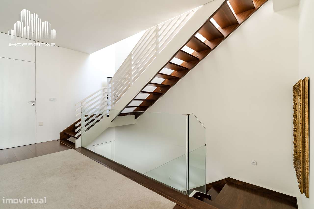 Moradia T4 de Luxo com Piscina numa das Melhores Zonas de Braga!-11