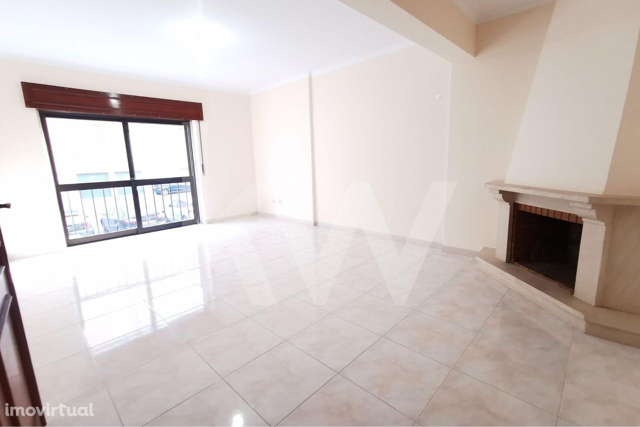 APARTAMENTO T2 | SUITE | LAREIRA |ARRECADAÇÃO | RIO DE MOURO-RINCHOA-F