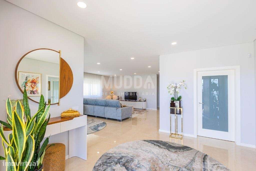 Moradia térrea isolada no centro de Santa Maria da Feira - Grande imagem: 2/40