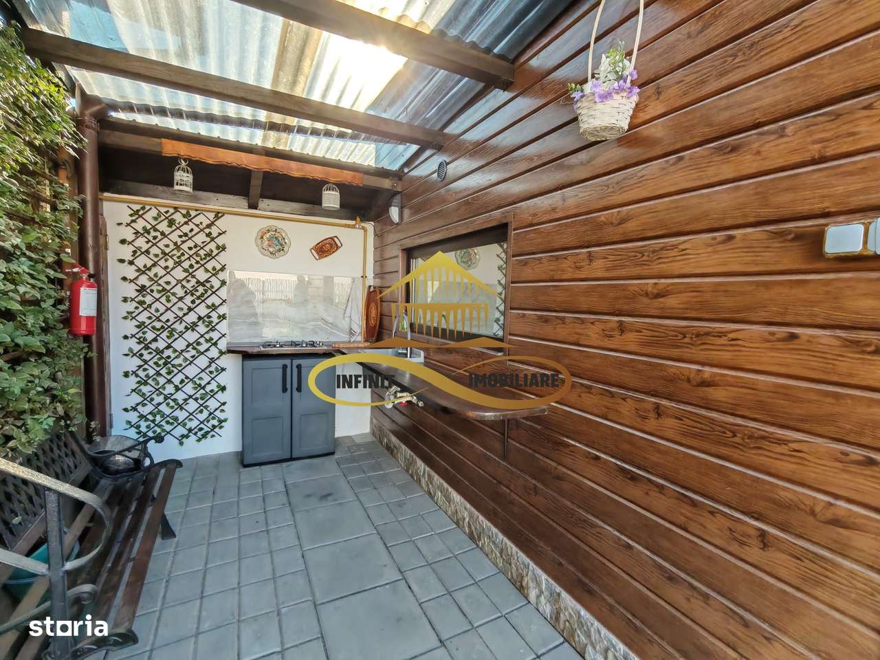 Garsonieră cochetă, tip căsuță, cu aer de cabană – Bacău, zona Gării - Imagine principală: 5/7